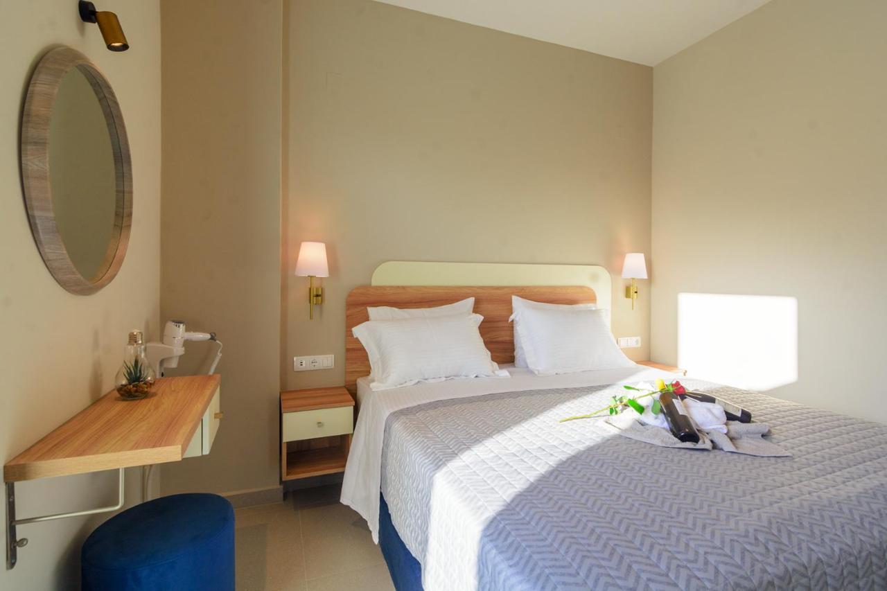 Vakakis Family Luxury Studios 2 Palaiochora Ngoại thất bức ảnh